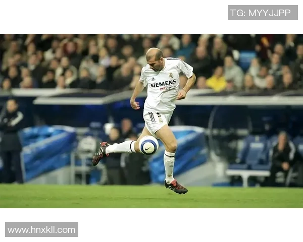 足坛巨星炫酷控球瞬间展现极致技巧与速度魅力