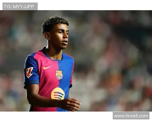 身高178的足球球星展现非凡才华带领球队迈向辉煌成就